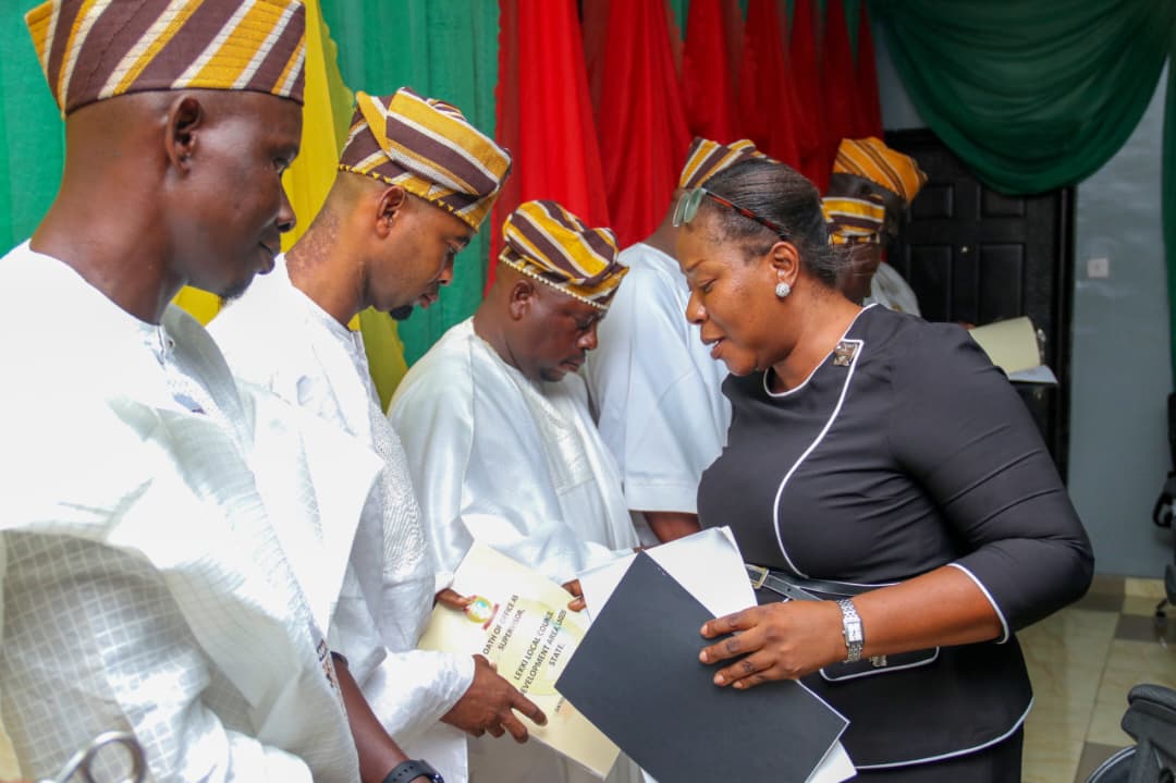 Lekki LCDA Chairman Rasaki Bamidele Kasali swears in new council officials, charging them to serve residents with integrity and dedication.