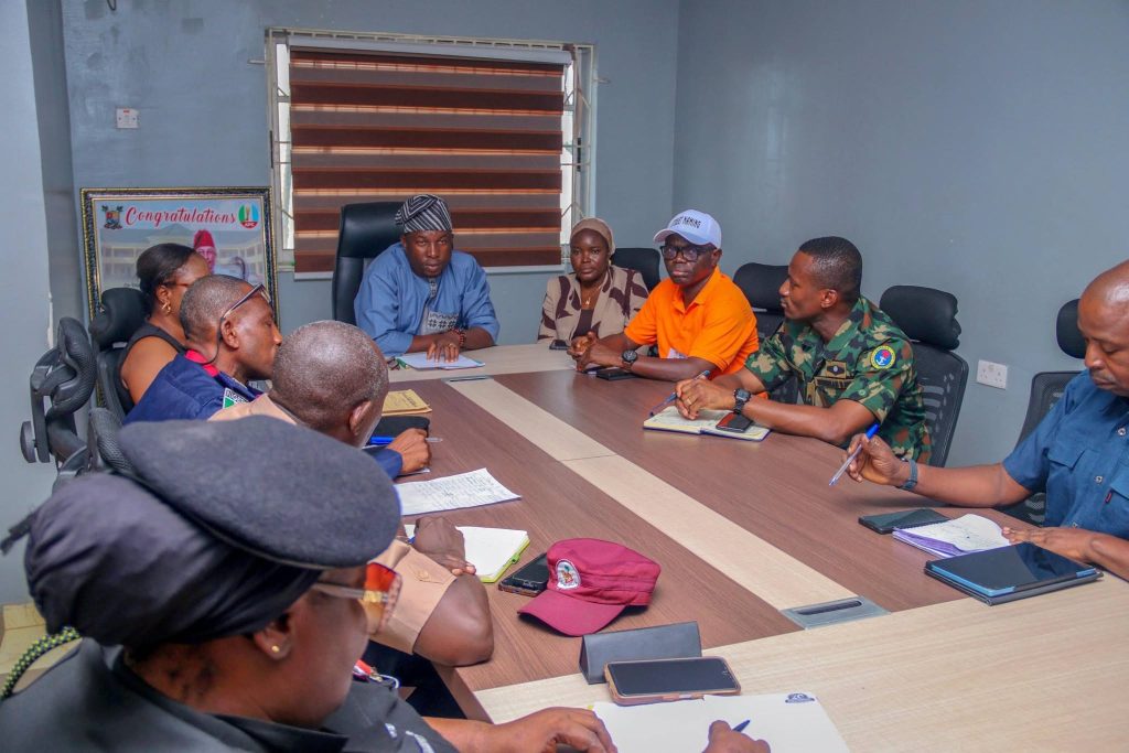 Lekki LCDA Chairman Engr. Rasaki Bamidele Kasali has convened a high-level security meeting with agencies and community leaders to address kidnapping, cultism, illegal migration, and other security threats.
